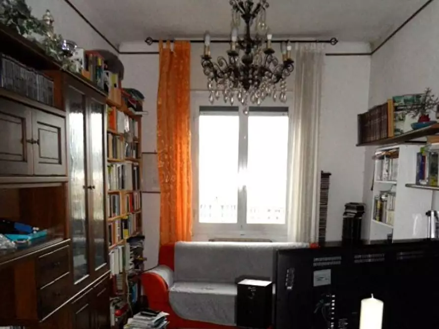 Immagine 3 di Pentalocale in vendita  in Via Adelaide Ristori 10 a Genova