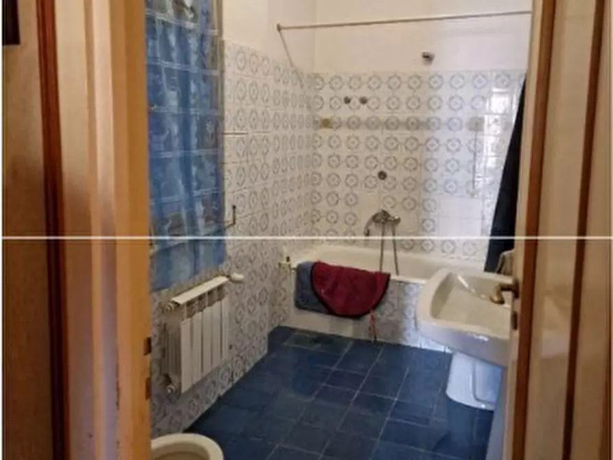 Immagine 8 di Pentalocale in vendita  in Via Canevari 29 a Genova