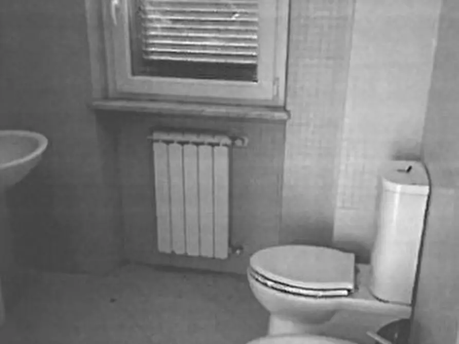 Immagine 6 di Pentalocale in vendita  in Via Brigate Partigiane 192 a Follo