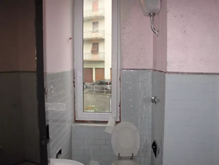 Immagine 5 di Pentalocale in vendita  in Via Fratelli Canepa 48A a Serra Riccò