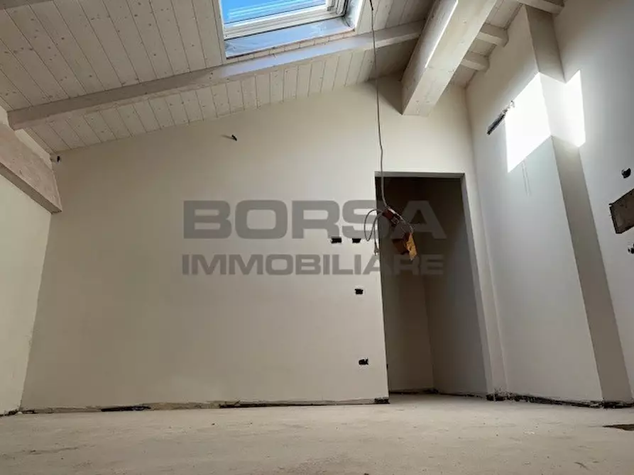 Immagine 10 di Pentalocale in vendita  in Via Ombrosa 8 a Livorno