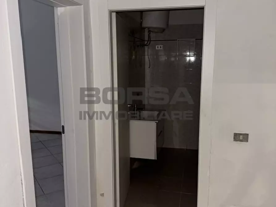 Immagine 9 di Bilocale in vendita  in Via Fagiuoli 6 a Livorno