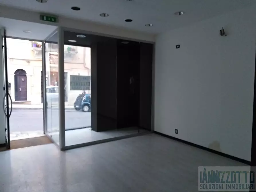 Immagine 3 di Locale commerciale in affitto  a Ragusa
