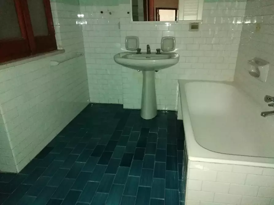 Immagine 9 di Palazzo in affitto  a Ragusa