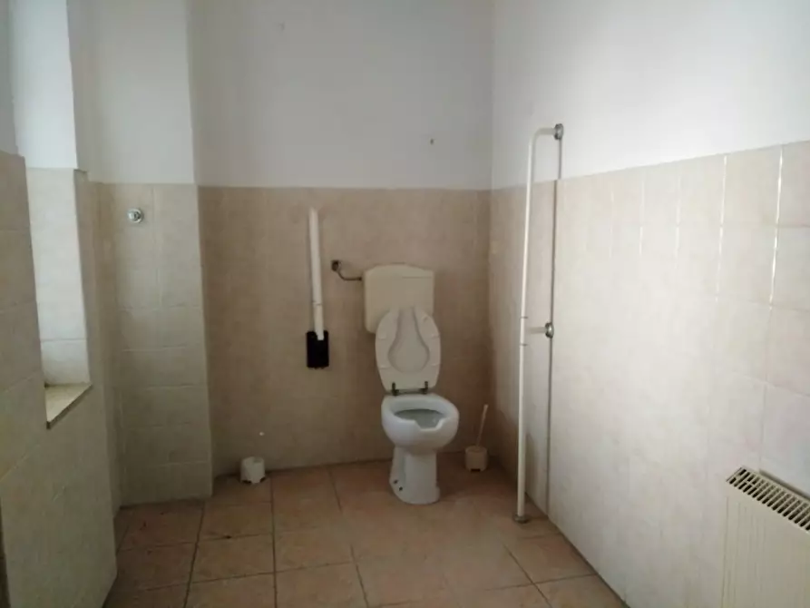 Immagine 9 di Ufficio in affitto  a Ragusa