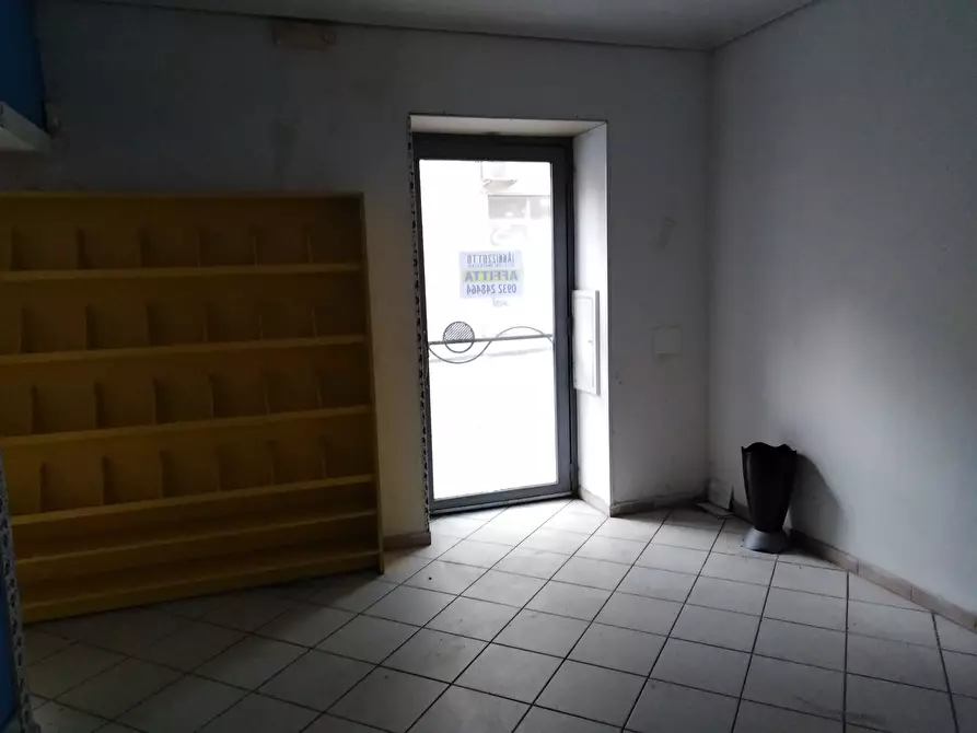 Immagine 6 di Locale commerciale in affitto  a Ragusa