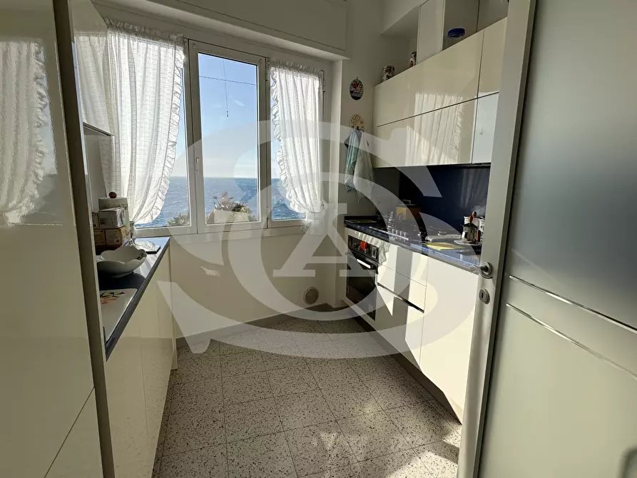 Immagine 12 di Trilocale in vendita  a Ospedaletti