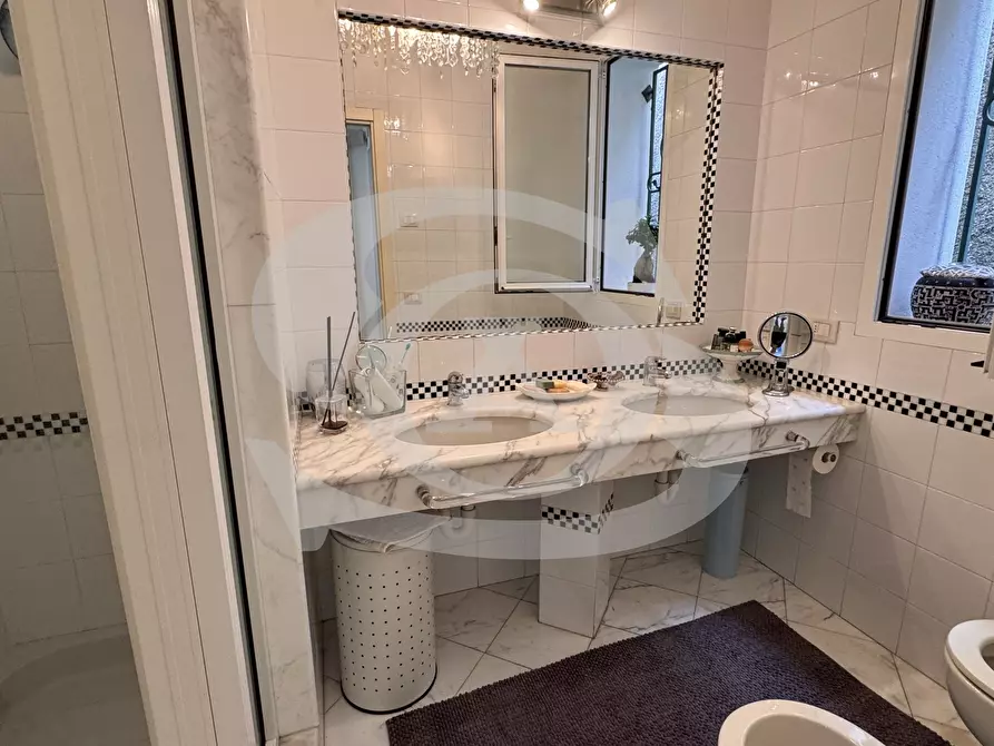 Immagine 36 di Bilocale in vendita  in Viale dei pepi 1 a Ospedaletti