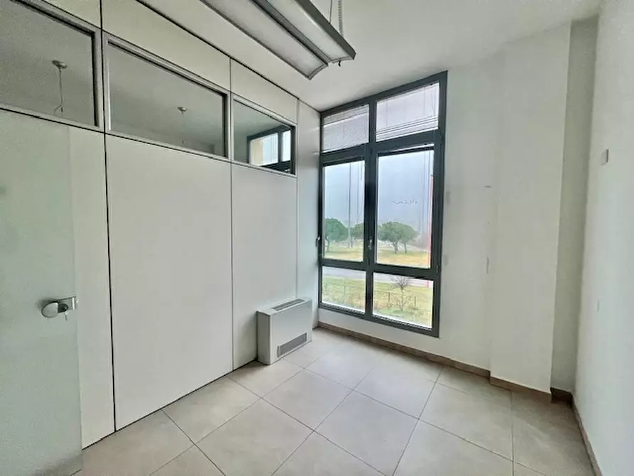 Immagine 22 di Ufficio in vendita  a Cesena