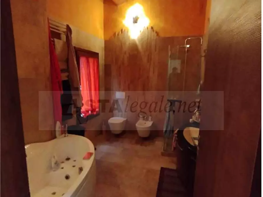 Immagine 9 di Trilocale in vendita  a Ravenna