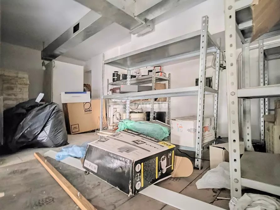 Immagine 25 di Attività commerciale in vendita  in Viale Giacomo Matteotti 117 a Nettuno