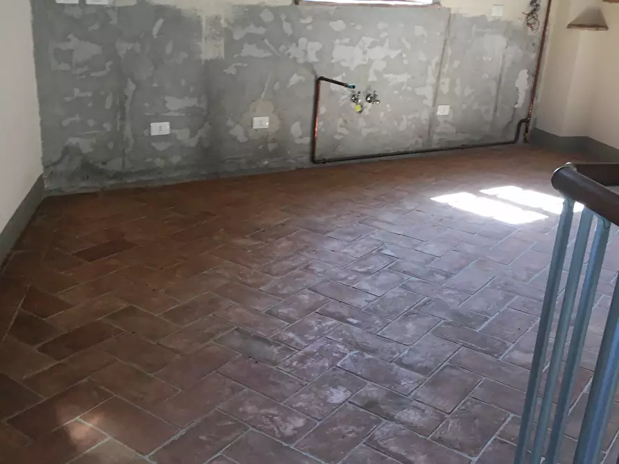 Immagine 6 di Rustico / casale in vendita  a Livorno