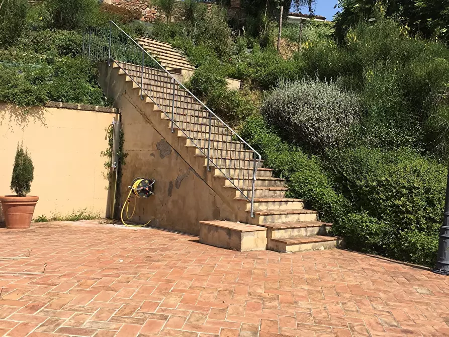 Immagine 4 di Rustico / casale in vendita  a Livorno