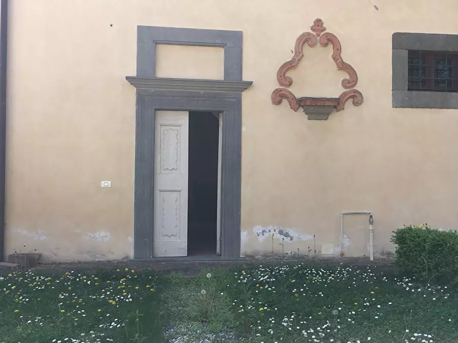 Immagine 5 di Rustico / casale in vendita  a Livorno
