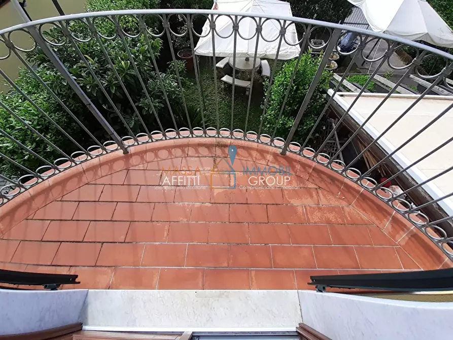 Immagine 35 di Porzione di casa in vendita  in Viale Domenico Zaccagna 6 a Carrara