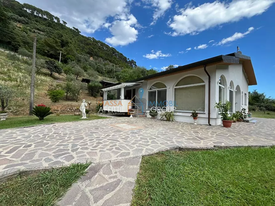 Immagine 2 di Villa in vendita  in Via Vitali 25 a Massa