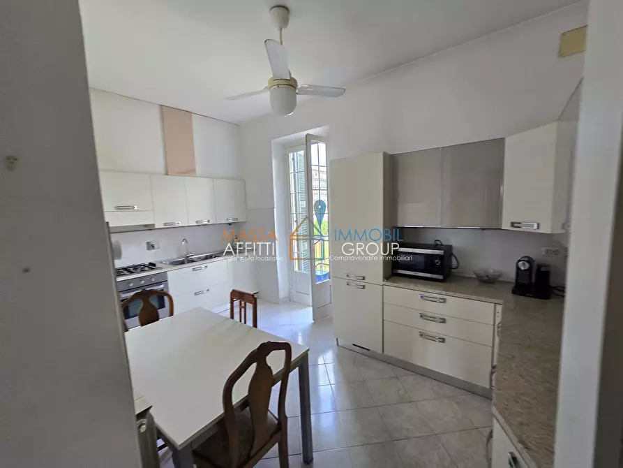 Immagine 19 di Pentalocale in affitto  in Via Giuseppe Garibaldi 10 a Carrara