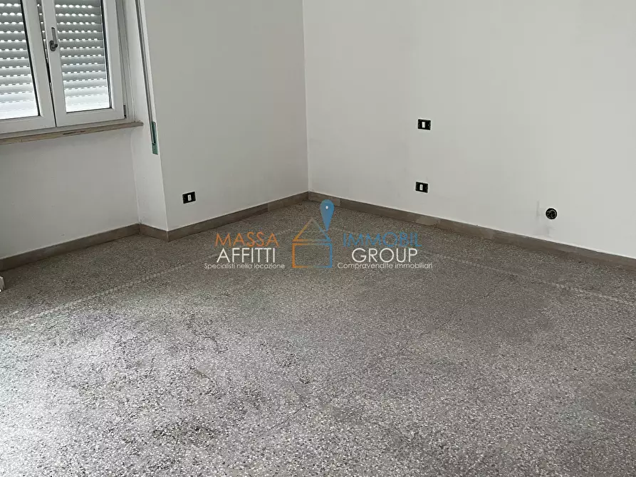 Immagine 8 di Villa in vendita  in Strada Statale 1 108 a Massa