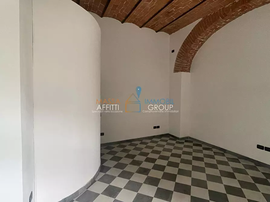 Immagine 3 di Locale commerciale in affitto  in Via Cavour 20 a Massa