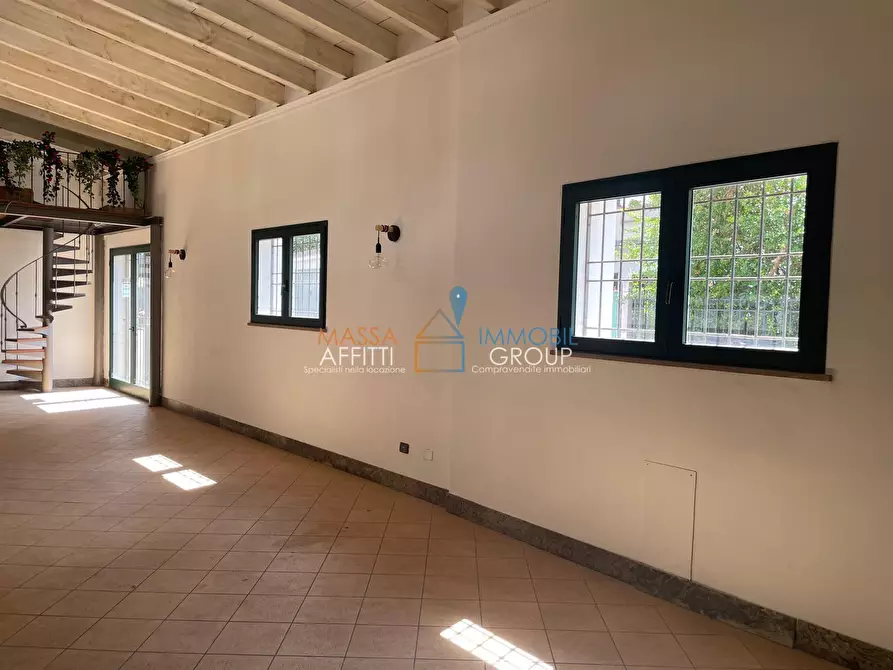 Immagine 35 di Locale commerciale in affitto  in Via Democrazia 64 a Massa