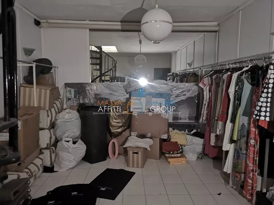 Immagine 5 di Attività commerciale in vendita  in Viale Stazione 12 a Massa