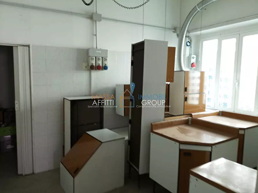 Immagine 10 di Locale commerciale in affitto  in Via Fonda 744 a Seravezza