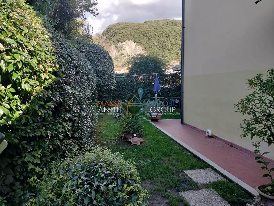 Immagine 17 di Quadrilocale in vendita  in Via Lago 37 a Montignoso