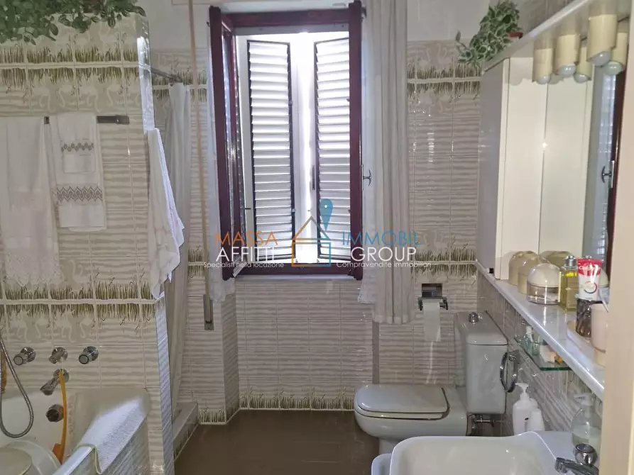 Immagine 25 di Villa in vendita  in Viale XX Settembre 247N a Carrara