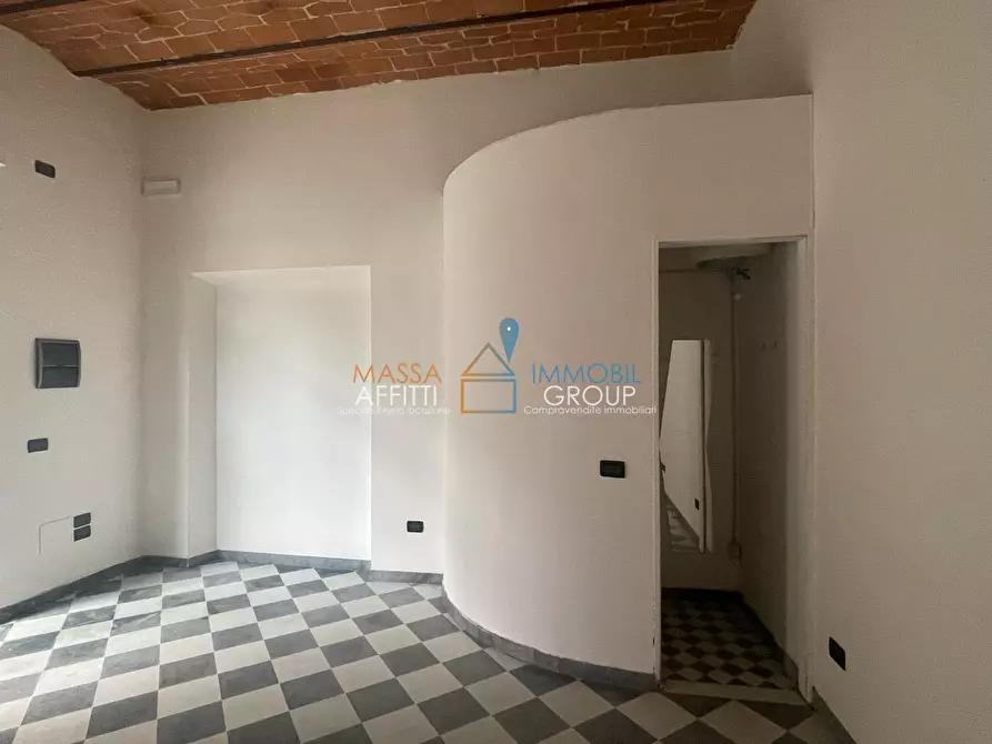 Immagine 4 di Locale commerciale in affitto  in Via Cavour 20 a Massa