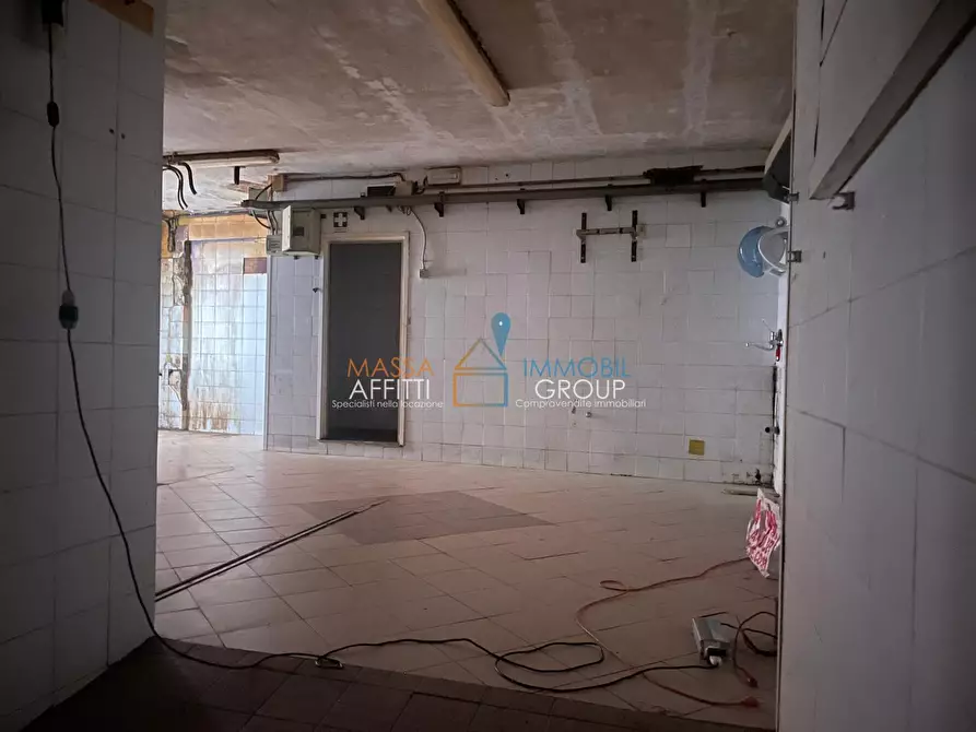 Immagine 27 di Locale commerciale in vendita  in Piazza Giordano Bruno 18 a Pietrasanta