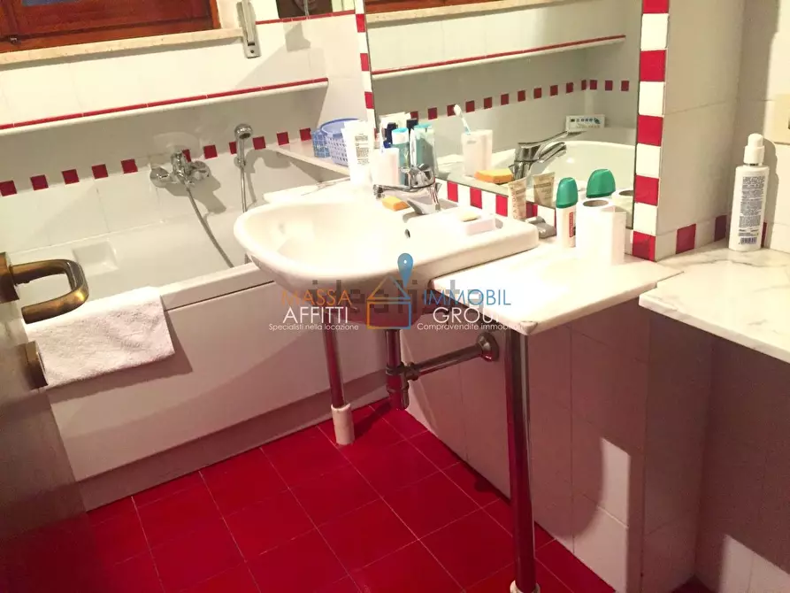 Immagine 12 di Pentalocale in vendita  in Via Eugenio chiesa 17 a Massa