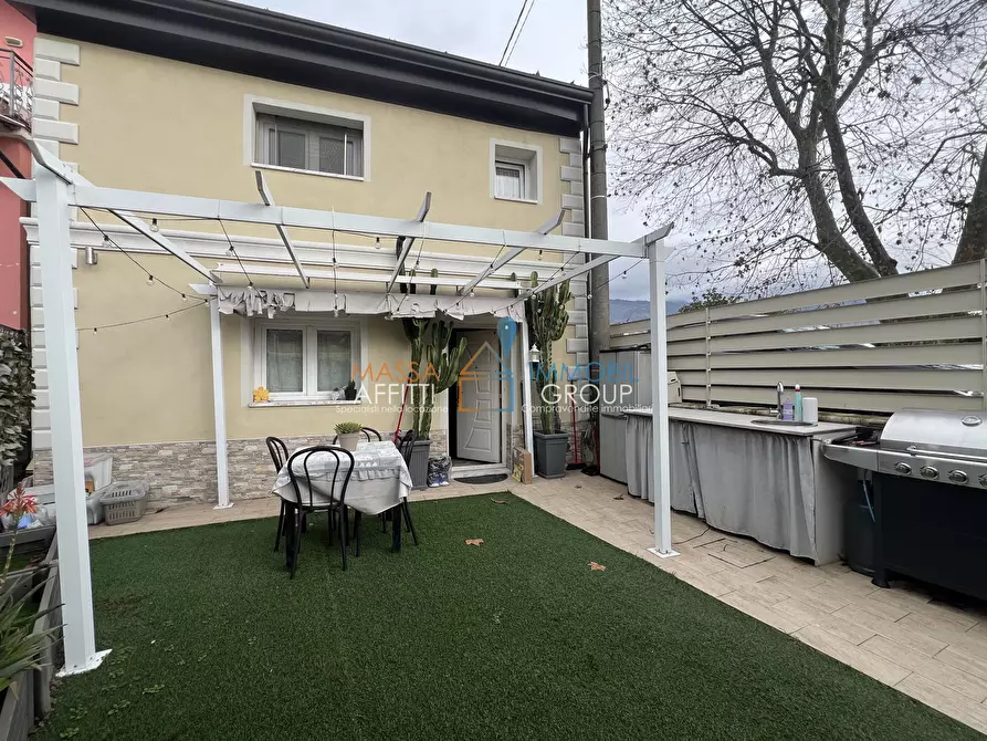 Immagine 1 di Casa indipendente in vendita  in Via della Gora 88 a Massa