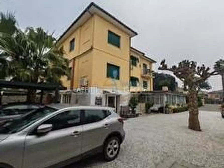 Immagine 1 di Casa indipendente in vendita  in Via Paolo Ferrari 37 a Massa
