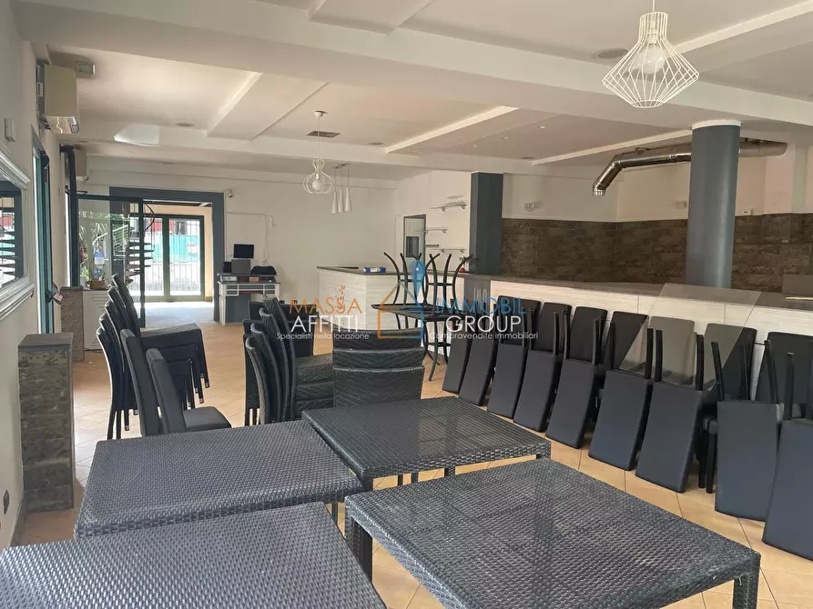 Immagine 16 di Locale commerciale in affitto  in Via Democrazia 64 a Massa