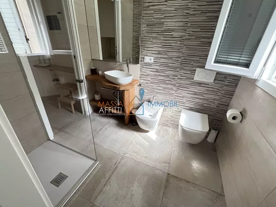 Immagine 37 di Quadrilocale in vendita  in Via Cateratte 81 a Montignoso