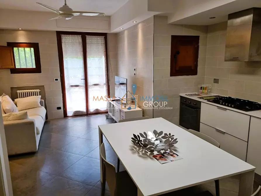 Immagine 5 di Villetta a schiera in vendita  in Via Arezzo 88 a Massa