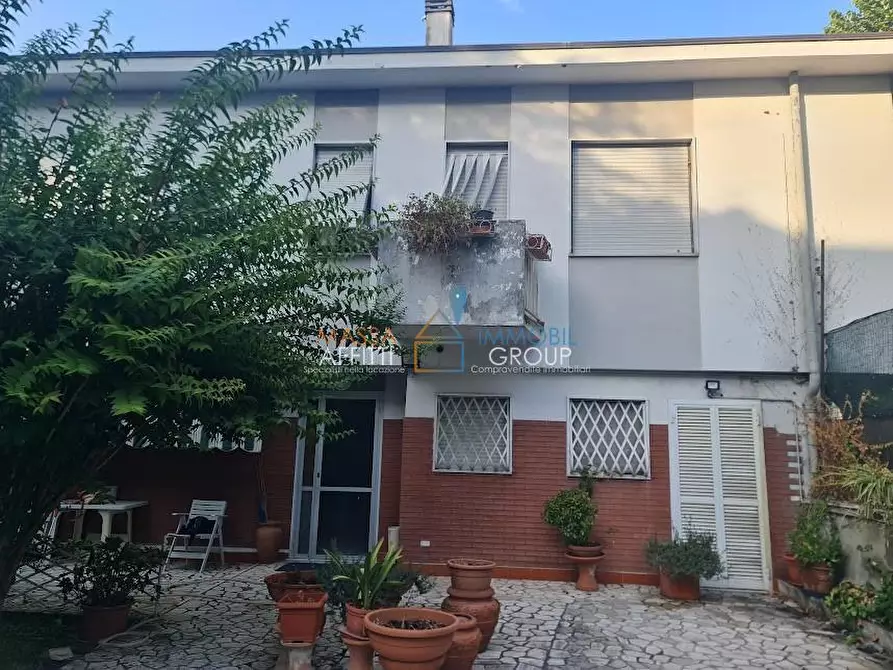 Immagine 12 di Villa in vendita  in Viale XX Settembre 247N a Carrara