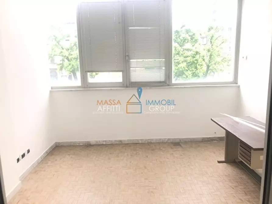 Immagine 30 di Ufficio in affitto  in Via Democrazia 7 a Massa