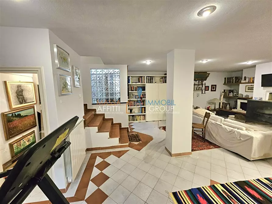 Immagine 25 di Villa in vendita  in Viale Stazione 104 a Massa