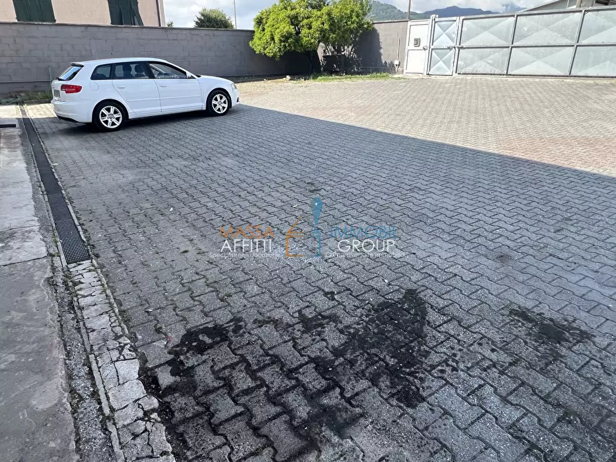 Immagine 3 di Capannone industriale in affitto  in Via Provinciale Avenza-Massa 194 a Carrara