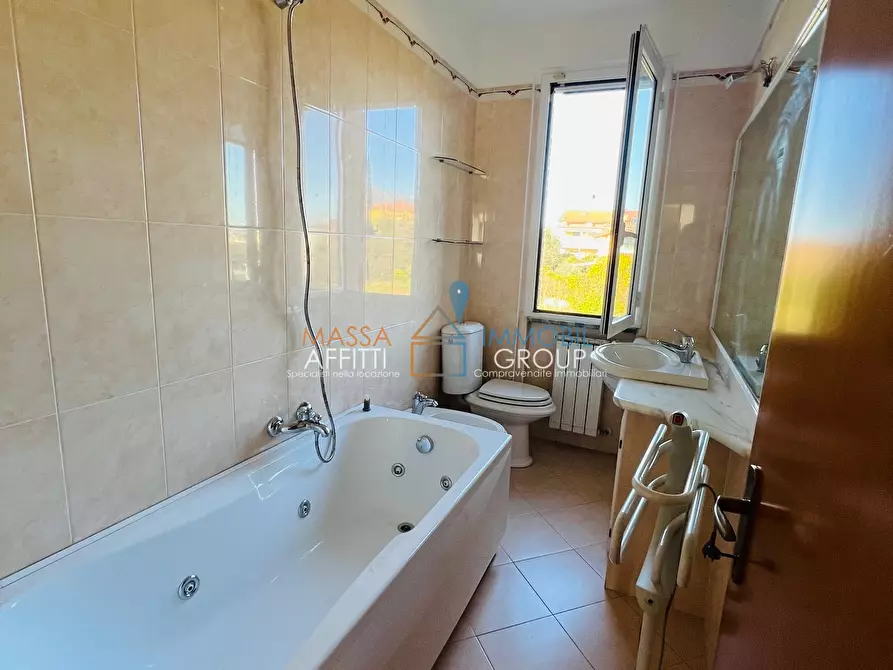 Immagine 23 di Villetta a schiera in vendita  in Via Due Madonne 32 a Massa