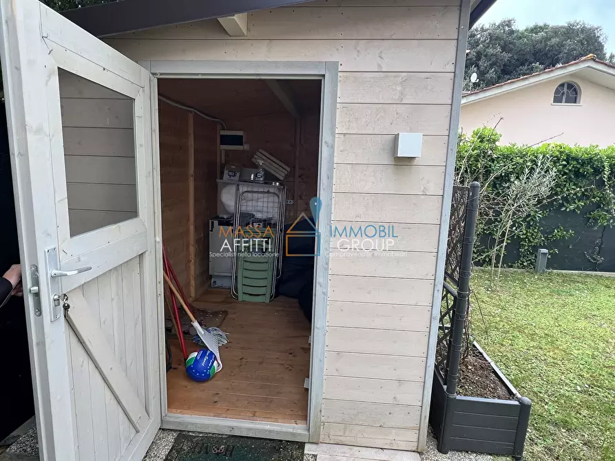 Immagine 9 di Quadrilocale in vendita  in Via Cateratte 81 a Montignoso