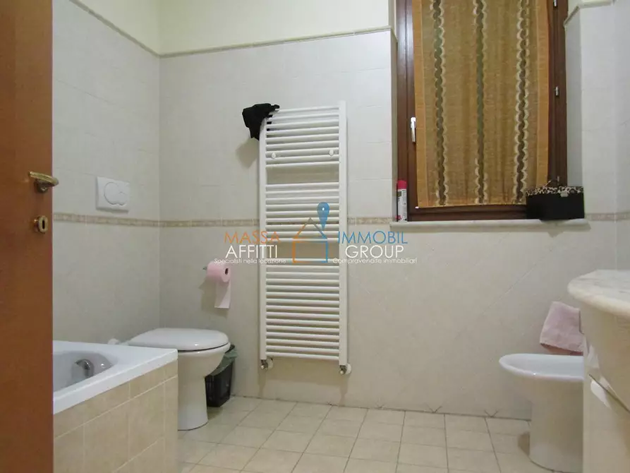 Immagine 13 di Porzione di casa in vendita  in Viale Domenico Zaccagna 6 a Carrara