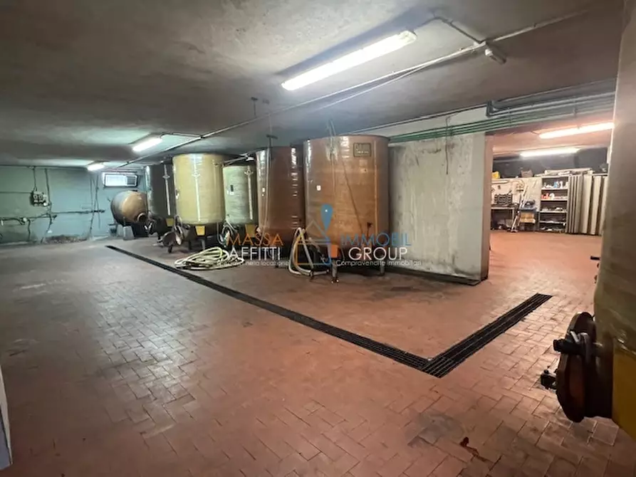 Immagine 26 di Locale commerciale in affitto  in Via del Papino 15 a Massa