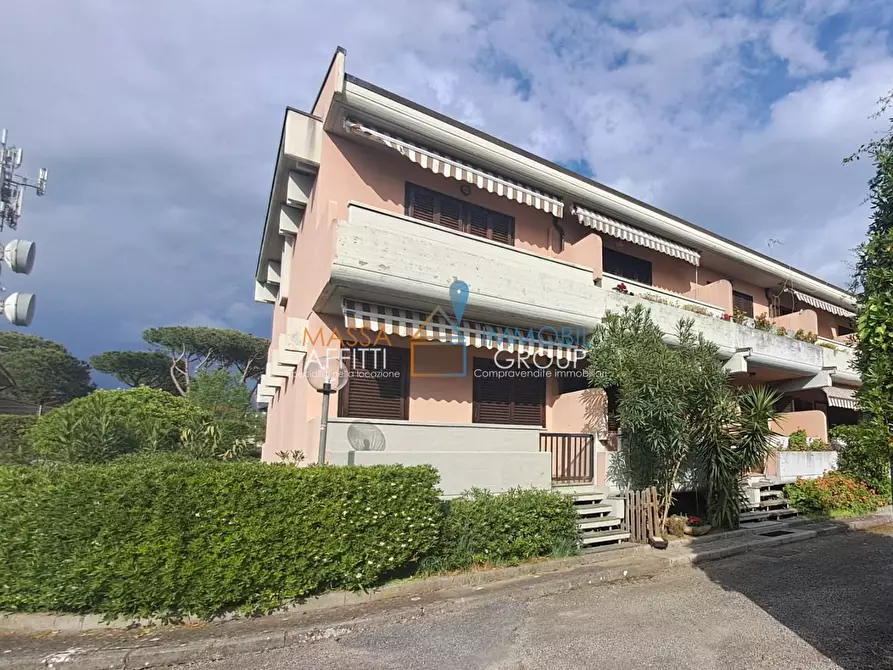 Immagine 2 di Villetta a schiera in vendita  in Via Pisa 12 a Massa