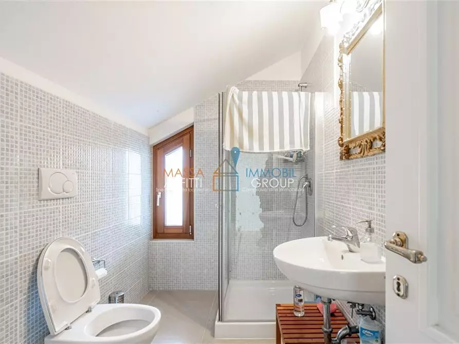 Immagine 9 di Porzione di casa in vendita  in Viale Marina 114 a Montignoso