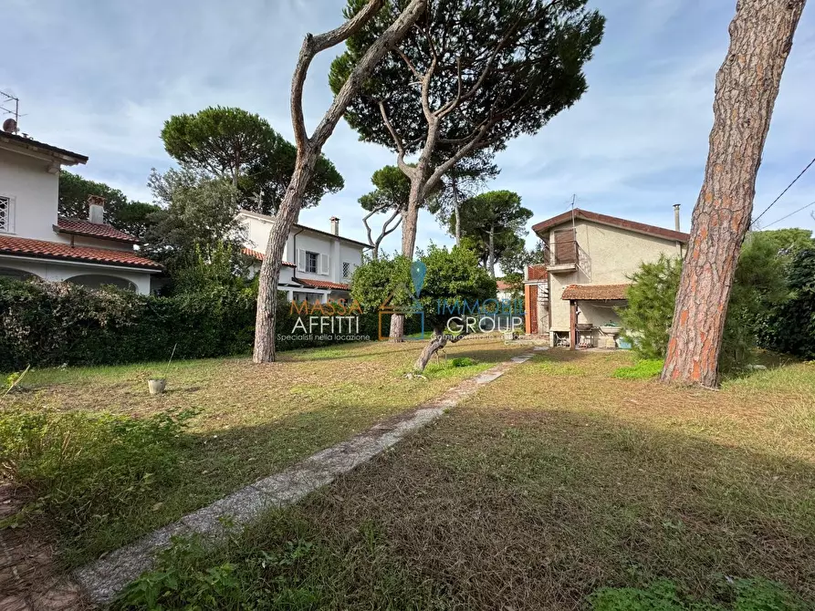 Immagine 1 di Casa indipendente in vendita  in Via C. Papini 9 a Forte Dei Marmi