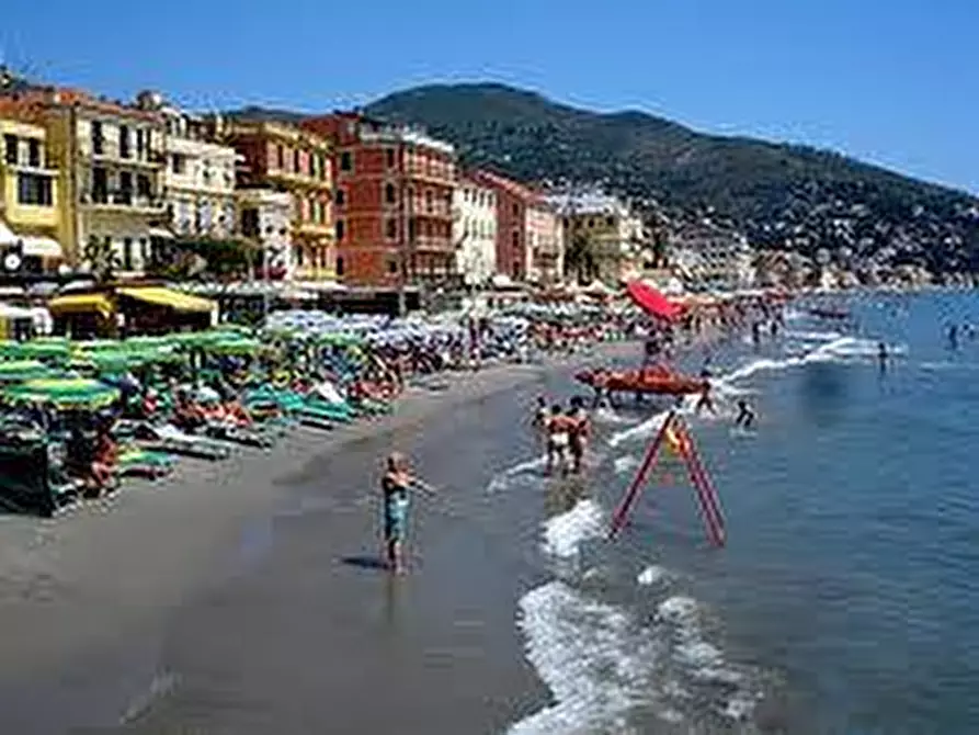 Immagine 9 di Magazzino in vendita  in Via Giuseppe Mazzini 48 a Alassio