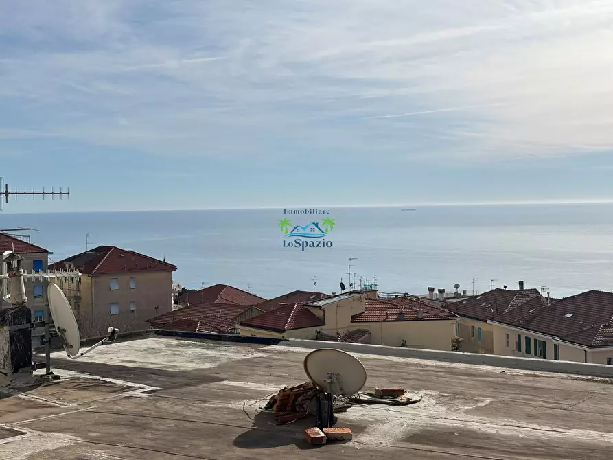 Immagine 16 di Trilocale in vendita  in Via Vincenzo Pelle 8 a Alassio