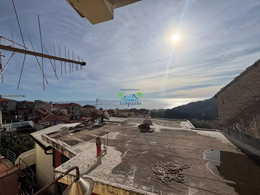 Immagine 13 di Trilocale in vendita  in Via Vincenzo Pelle 8 a Alassio